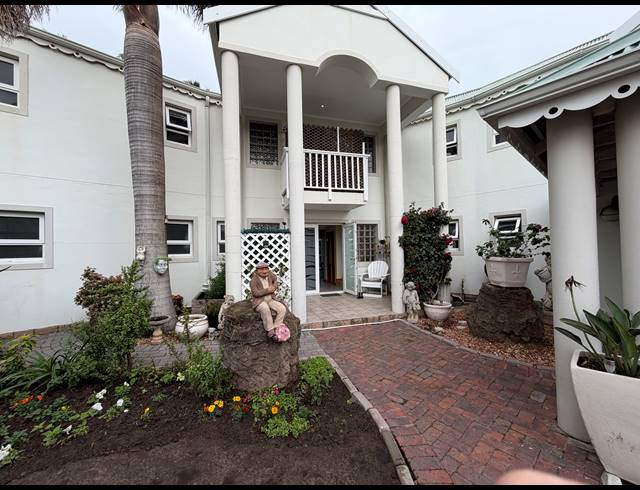 6 BEDROOM HOUSE FOR SALE IN MARINA MARTINIQUE